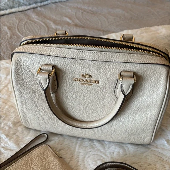 Coach Rowan in Oat Signature Leather with Wristlet - Picture 3 of 12